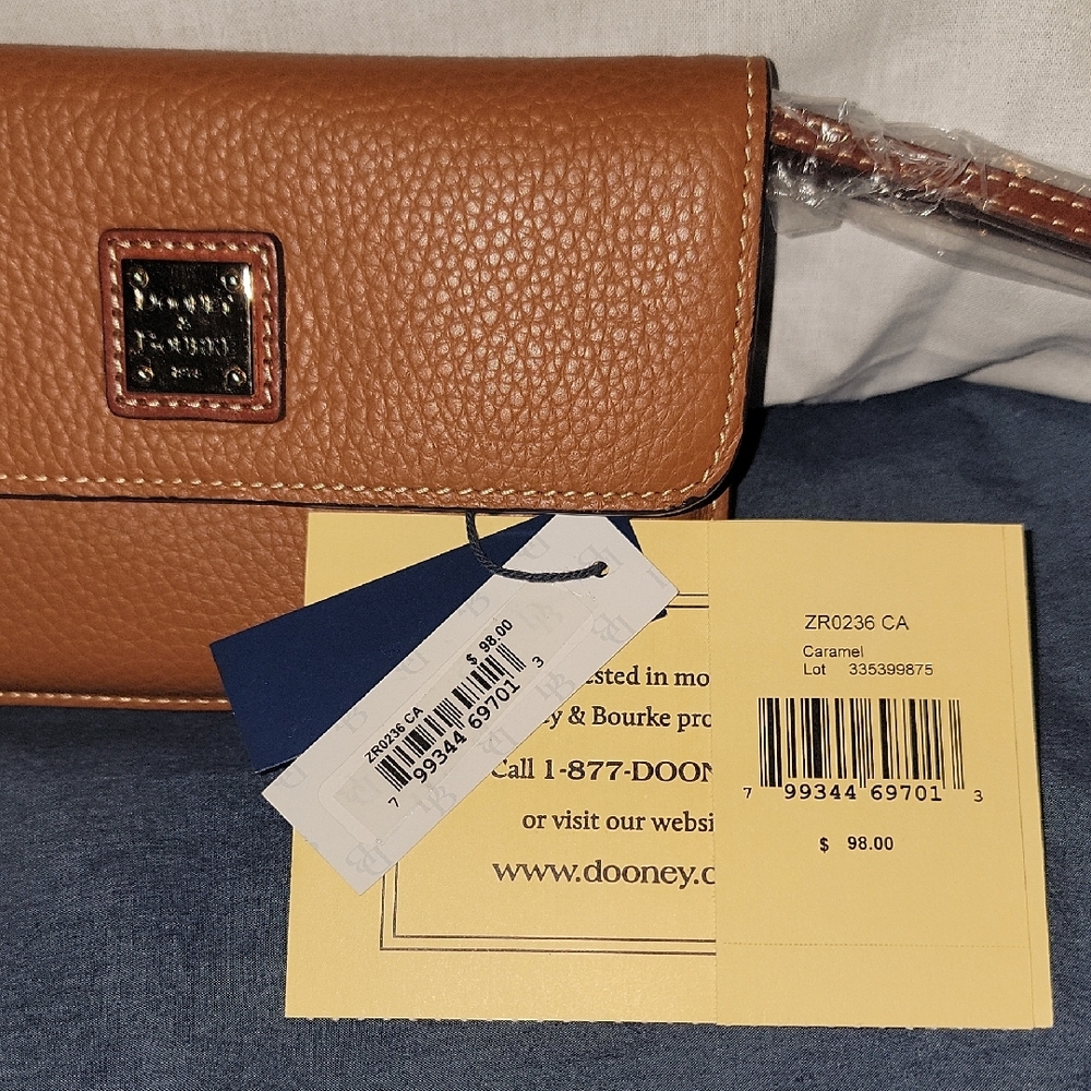 Dooney & Bourke Tan Wristlet. - Picture 7 of 8